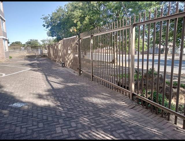 2 BEDROOM SECTIONAL TITLE FOR SALE IN PARKDENE